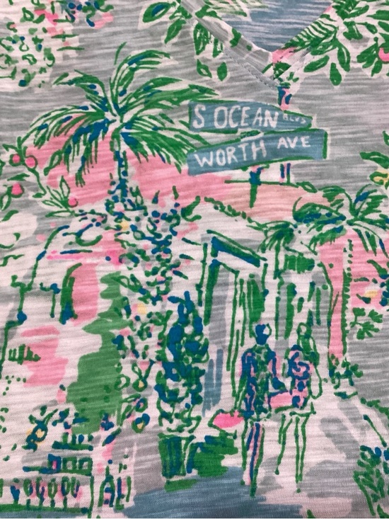 Lilly Pulitzer Etta V-Neck Tropical Print Tee in Green & Pink Size M 001504 - Picture 4 of 8